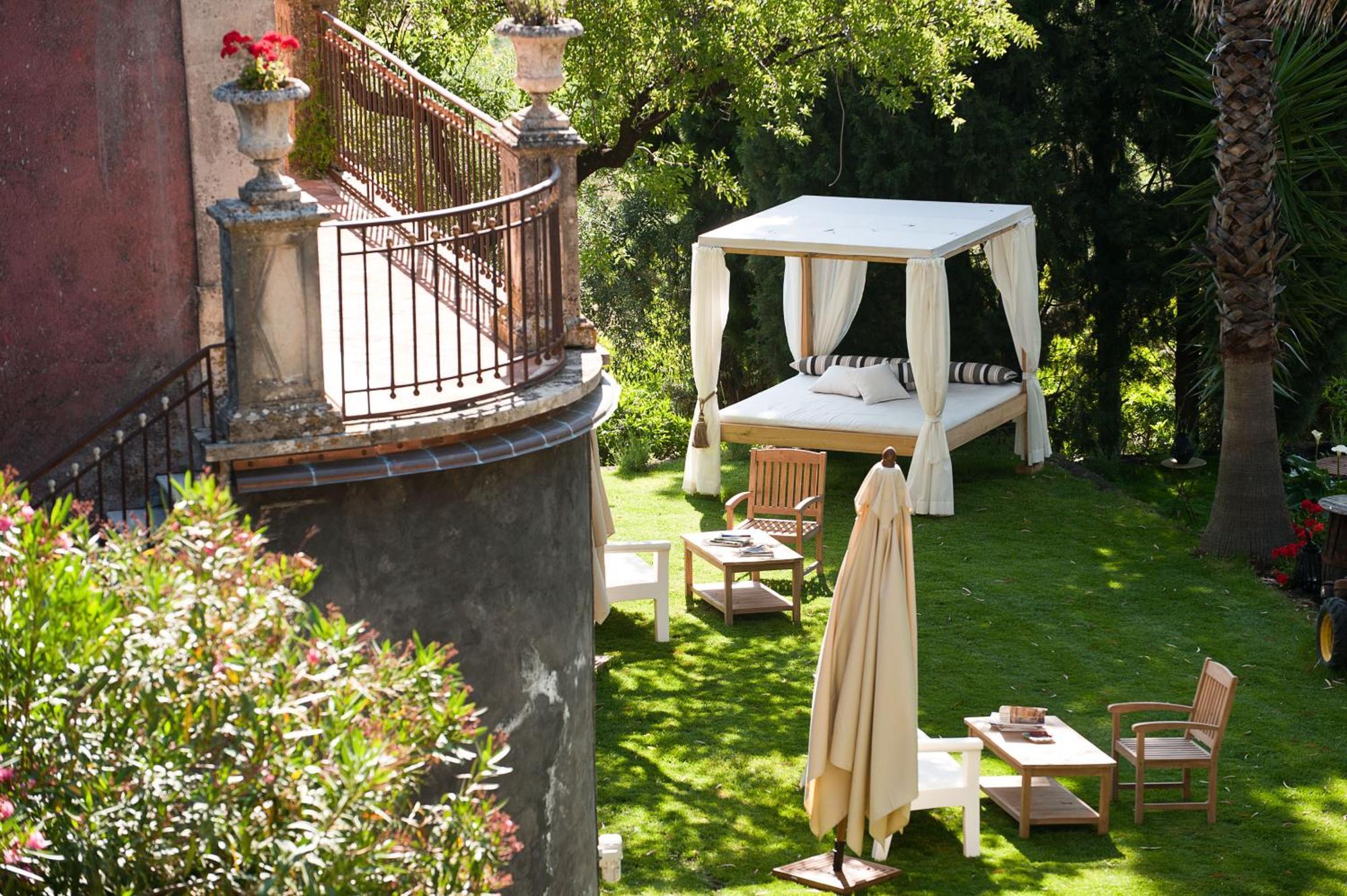 Monaci Delle Terre Nere Hotel Дзаферана Етнеа Екстериор снимка