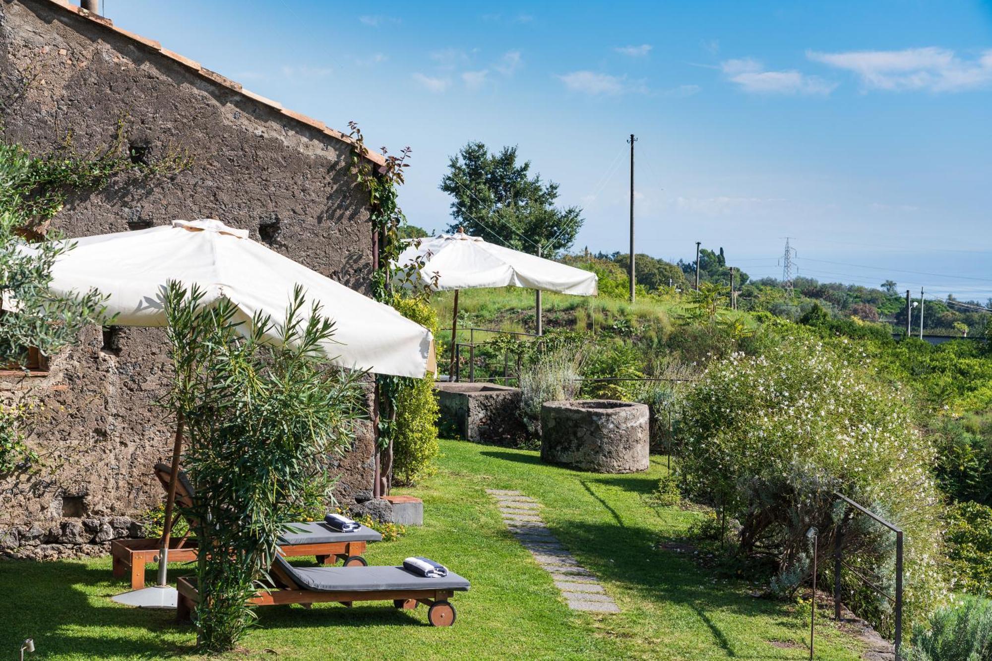 Monaci Delle Terre Nere Hotel Дзаферана Етнеа Екстериор снимка