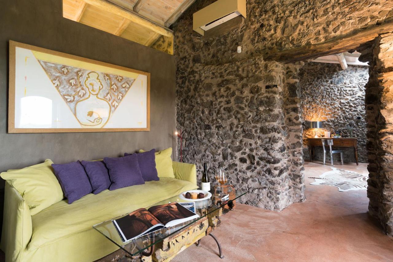 Monaci Delle Terre Nere Hotel Дзаферана Етнеа Екстериор снимка